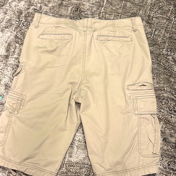 Cargo shorts - Picture 3 of 3